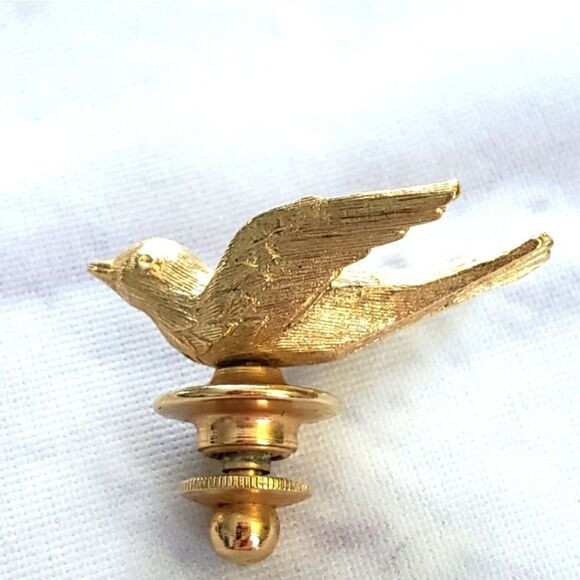 AVON Vintage Goldtone Dove Bird Tack Pin Collectible Jewelry - Picture 1 of 6